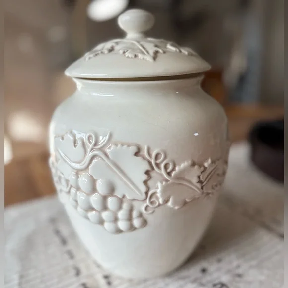 Elegant Cream Ceramic/Cookie Jar with Lid with Grape Vines - Picture 1 of 5
